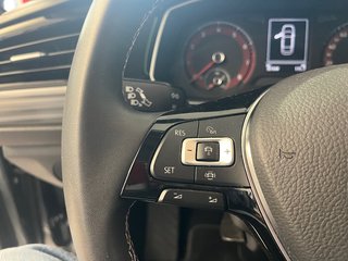 2021 Volkswagen Jetta Highline in Boucherville, Quebec - 3 - w320h240px