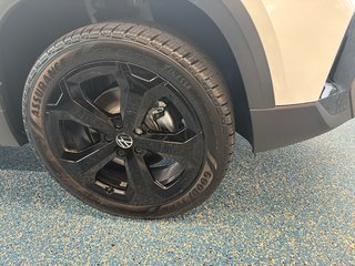Volkswagen Taos Comfortline Black Edition 2025 à Boucherville, Québec - 2 - w320h240px