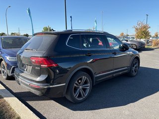 2021 Volkswagen Tiguan Highline in Boucherville, Quebec - 2 - w320h240px
