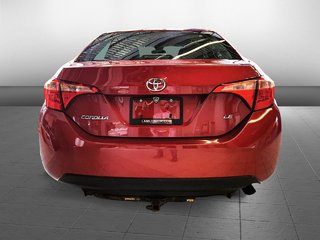 2018 Toyota Corolla in Sept-Îles, Quebec - 4 - w320h240px