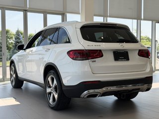 2020 Mercedes-Benz GLC 300 4MATIC | TOIT PANO | NAV | CUIR | CARPLAY | CAMÉRA 360 +++ in Laval, Quebec - 6 - w320h240px