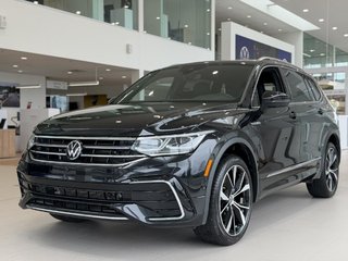 2023 Volkswagen Tiguan Highline R-Line | 4MOTION | CUIR | NAV | TOIT PANO | DÉMARREUR | CAMÉRA 360 | FENDER | CARPLAY +++ in Laval, Quebec - 4 - w320h240px