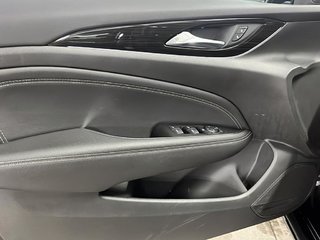 Buick Regal  2018 à Saint-Hyacinthe, Québec - 8 - w320h240px