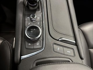 2022 Cadillac XT5 in Saint-Hyacinthe, Quebec - 17 - w320h240px