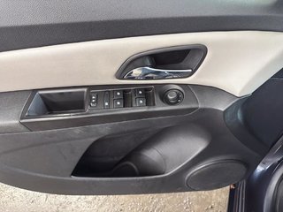 Chevrolet Cruze  2015 à Saint-Hyacinthe, Québec - 10 - w320h240px