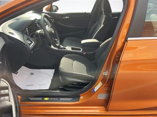 Chevrolet Cruze  2017 à Saint-Hyacinthe, Québec - 8 - w320h240px