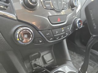 Chevrolet Cruze  2017 à Saint-Hyacinthe, Québec - 11 - w320h240px