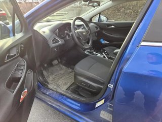 Chevrolet Cruze  2017 à Saint-Hyacinthe, Québec - 8 - w320h240px