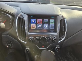 Chevrolet Cruze  2017 à Saint-Hyacinthe, Québec - 12 - w320h240px