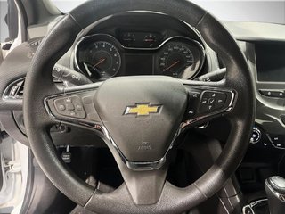 Chevrolet Cruze  2018 à Saint-Hyacinthe, Québec - 10 - w320h240px