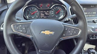 Chevrolet Cruze  2018 à Saint-Hyacinthe, Québec - 7 - w320h240px