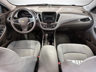 2017 Chevrolet MALIBU in Saint-Hyacinthe, Quebec - 7 - w320h240px