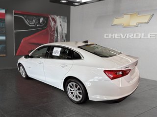 2017 Chevrolet MALIBU in Saint-Hyacinthe, Quebec - 4 - w320h240px