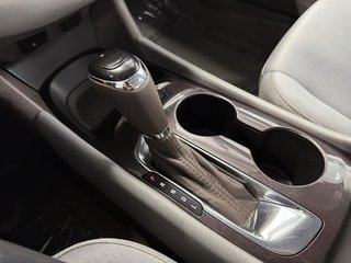 2017 Chevrolet MALIBU in Saint-Hyacinthe, Quebec - 12 - w320h240px