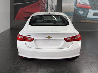 2017 Chevrolet MALIBU in Saint-Hyacinthe, Quebec - 3 - w320h240px