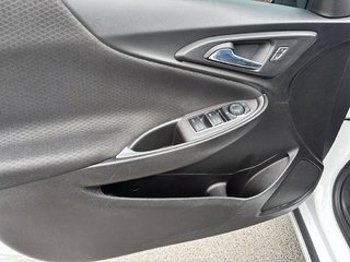 2022 Chevrolet MALIBU in Saint-Hyacinthe, Quebec - 10 - w320h240px