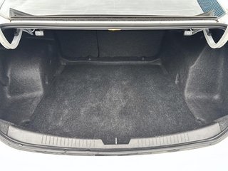 2022 Chevrolet MALIBU in Saint-Hyacinthe, Quebec - 6 - w320h240px