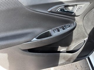 2024 Chevrolet MALIBU in Saint-Hyacinthe, Quebec - 10 - w320h240px