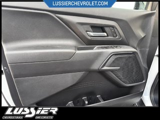 2026 Chevrolet SILVERADO CREW CAB EV in Saint-Hyacinthe, Quebec - 8 - w320h240px