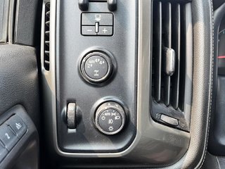 2017 Chevrolet Silverado in Saint-Hyacinthe, Quebec - 11 - w320h240px