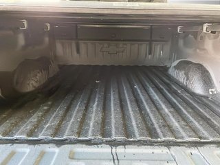 2017 Chevrolet Silverado in Saint-Hyacinthe, Quebec - 17 - w320h240px
