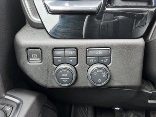 2023 Chevrolet Silverado in Saint-Hyacinthe, Quebec - 9 - w320h240px