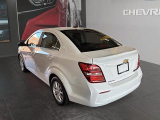 Chevrolet Sonic  2017 à Saint-Hyacinthe, Québec - 4 - w320h240px