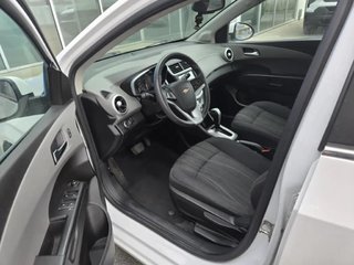 Chevrolet Sonic  2017 à Saint-Hyacinthe, Québec - 8 - w320h240px