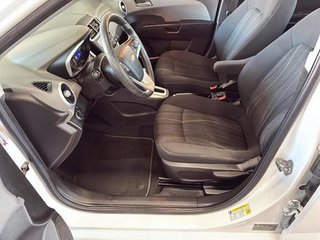 Chevrolet Sonic  2017 à Saint-Hyacinthe, Québec - 9 - w320h240px