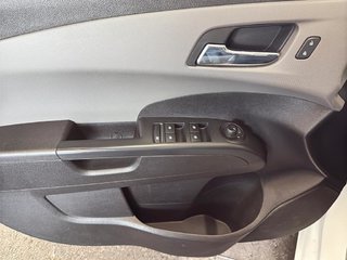 Chevrolet Sonic  2017 à Saint-Hyacinthe, Québec - 11 - w320h240px