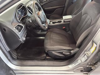 Chrysler 200  2016 à Saint-Hyacinthe, Québec - 9 - w320h240px