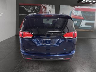 2020 Chrysler Pacifica in Saint-Hyacinthe, Quebec - 3 - w320h240px