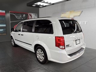 2017 Dodge Grand Caravan in Saint-Hyacinthe, Quebec - 4 - w320h240px