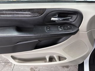 2017 Dodge Grand Caravan in Saint-Hyacinthe, Quebec - 11 - w320h240px