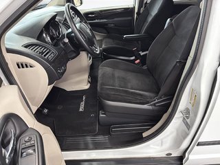 2017 Dodge Grand Caravan in Saint-Hyacinthe, Quebec - 9 - w320h240px