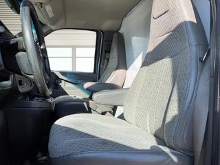 2021 GMC Savana in Saint-Hyacinthe, Quebec - 13 - w320h240px