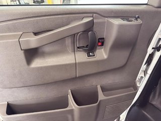 2023 GMC Savana in Saint-Hyacinthe, Quebec - 11 - w320h240px