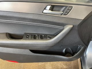 Hyundai Sonata  2017 à Saint-Hyacinthe, Québec - 8 - w320h240px