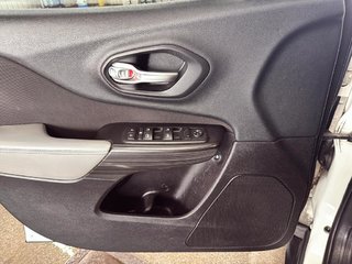 Jeep Cherokee  2014 à Saint-Hyacinthe, Québec - 11 - w320h240px