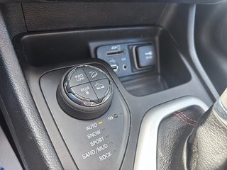 2014 Jeep CHEROKEE in Saint-Hyacinthe, Quebec - 15 - w320h240px