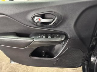 Jeep Cherokee  2016 à Saint-Hyacinthe, Québec - 11 - w320h240px