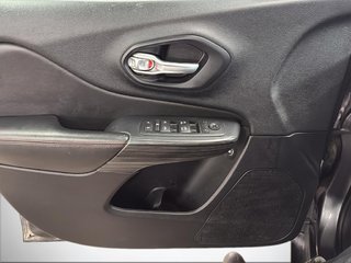 Jeep CHEROKEE  2016 à Saint-Hyacinthe, Québec - 10 - w320h240px