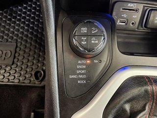 2018 Jeep Cherokee in Saint-Hyacinthe, Quebec - 18 - w320h240px