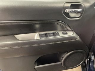 Jeep Compass  2015 à Saint-Hyacinthe, Québec - 8 - w320h240px