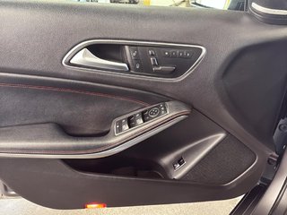 Mercedes GLA45  2015 à Saint-Hyacinthe, Québec - 11 - w320h240px