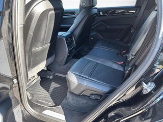 2022 Porsche Cayenne in Saint-Hyacinthe, Quebec - 9 - w320h240px