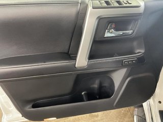 2018 Toyota 4Runner in Saint-Hyacinthe, Quebec - 8 - w320h240px