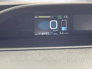 2018 Toyota Prius in Saint-Hyacinthe, Quebec - 13 - w320h240px