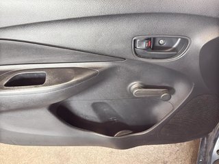 2008 Toyota Yaris in Saint-Hyacinthe, Quebec - 9 - w320h240px