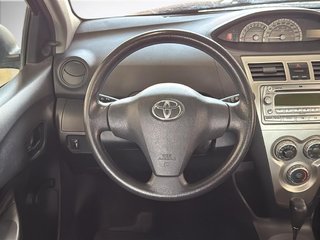 2008 Toyota Yaris in Saint-Hyacinthe, Quebec - 10 - w320h240px